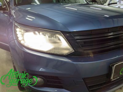 Volkswagen Tiguan, замена штатных линз на светодиодные Aozoom А4+ + покраска масок фар  - фото 4