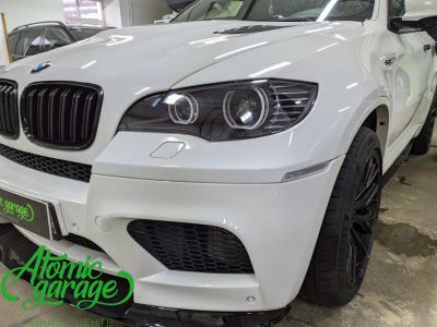 BMW X6M E71, установка 4 светодиодных линз Aozoom а3+ замена штатных ангельских глазок  - фото 12