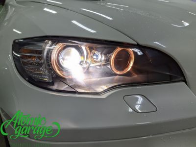 BMW X6M E71, установка 4 светодиодных линз Aozoom а3+ замена штатных ангельских глазок  - фото 2