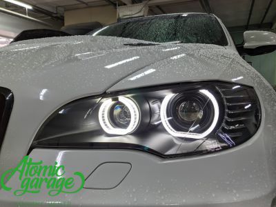 BMW X6M E71, установка 4 светодиодных линз Aozoom а3+ замена штатных ангельских глазок  - фото 17