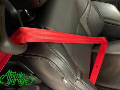 Dodge challenger, замена ремней безопасности на цветные + установка буксировочной петли  - фото 7