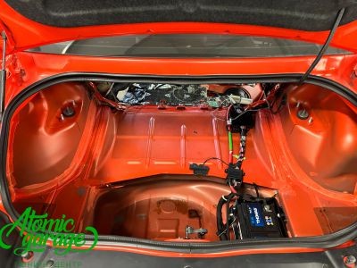 Dodge Challenger, полная шумовиброизоляция + индивидуальный перешив салона - фото 1