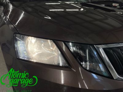 Skoda Octavia A7 рестайлинг, установка светодиодных линз Aozoom A17 + восстановление стекол фар  - фото 2