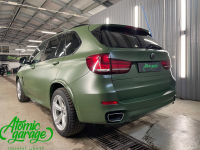 BMW X5 G05, оклейка кузова цветной виниловой пленкой Bruxsafol Matt Commando Green CC 4176 - фото 14
