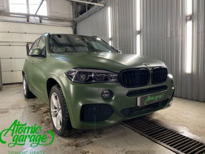 BMW X5 G05, оклейка кузова цветной виниловой пленкой Bruxsafol Matt Commando Green CC 4176 - фото 15