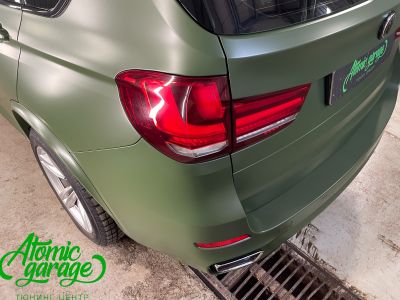 BMW X5 G05, оклейка кузова цветной виниловой пленкой Bruxsafol Matt Commando Green CC 4176 - фото 12