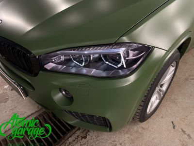 BMW X5 G05, оклейка кузова цветной виниловой пленкой Bruxsafol Matt Commando Green CC 4176 - фото 21