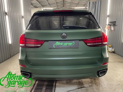 BMW X5 G05, оклейка кузова цветной виниловой пленкой Bruxsafol Matt Commando Green CC 4176 - фото 13