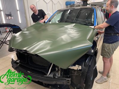 BMW X5 G05, оклейка кузова цветной виниловой пленкой Bruxsafol Matt Commando Green CC 4176 - фото 6