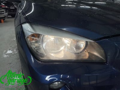 BMW X1 e84, установка светодиодных линз Aozoom a17 + установка светодиодных колец ДХО  - фото 2