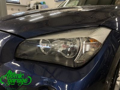 BMW X1 e84, установка светодиодных линз Aozoom a17 + установка светодиодных колец ДХО  - фото 3