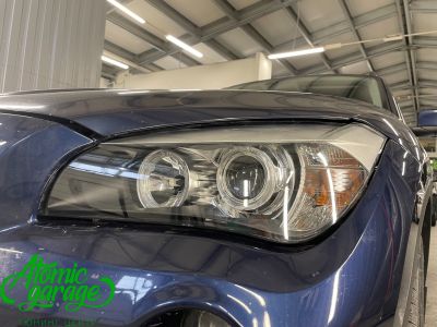 BMW X1 e84, установка светодиодных линз Aozoom a17 + установка светодиодных колец ДХО  - фото 9