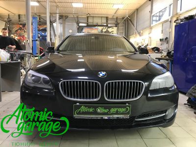 BMW 5 F10, замена линз на Hella 3R + новые стекла - фото 1