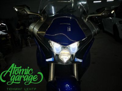 Мотоцикл Honda VFR1200, установка 3-х линзы Bi-led Optima - фото 17