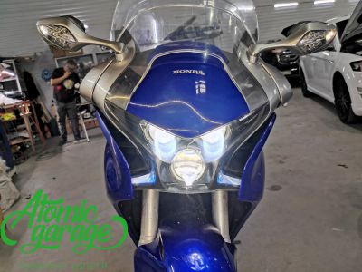 Мотоцикл Honda VFR1200, установка 3-х линзы Bi-led Optima - фото 18