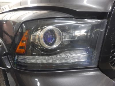 Dodge Ram 1500, замена линз на светодиодные Diliht Novem + автопоезд + омыватели Hella - фото 1