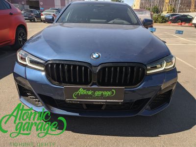 BMW 5 G30 рестайлинг, покраска масок в черный мат - фото 16