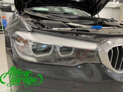 BMW 5 G30, ремонт кольца ДХО + полировка стекол фар  - фото 2