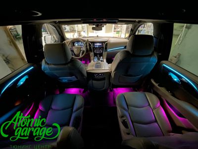 Cadillac Escalade 4, контурная подсветка салона Ambient Light - фото 10