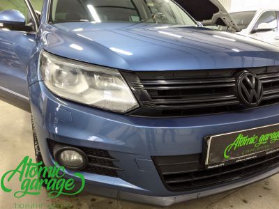 Volkswagen Tiguan, замена штатных линз на светодиодные Aozoom А4+ + покраска масок фар  - фото 2