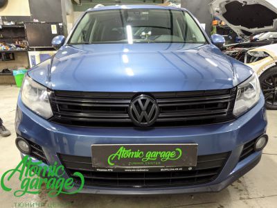 Volkswagen Tiguan, замена штатных линз на светодиодные Aozoom А4+ + покраска масок фар  - фото 1