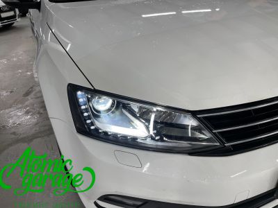 Volkswagen Jetta 6, замена ксеноновых линз на светодиодные Aozoom Laser Gen5 - фото 1