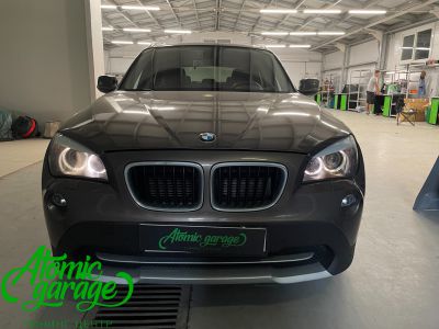 BMW X1 E84, линзы Hella 3r + новые лампы D1S Osram + замена Angel Eyes - фото 1